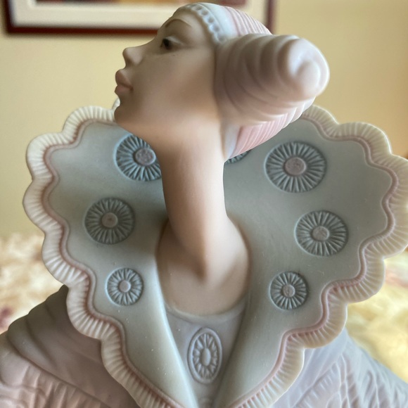 RETIRED 1998 ‘QUIONE LLADRO’ PORCELAIN FIGURINE-Item# 01016284 - Picture 7 of 15